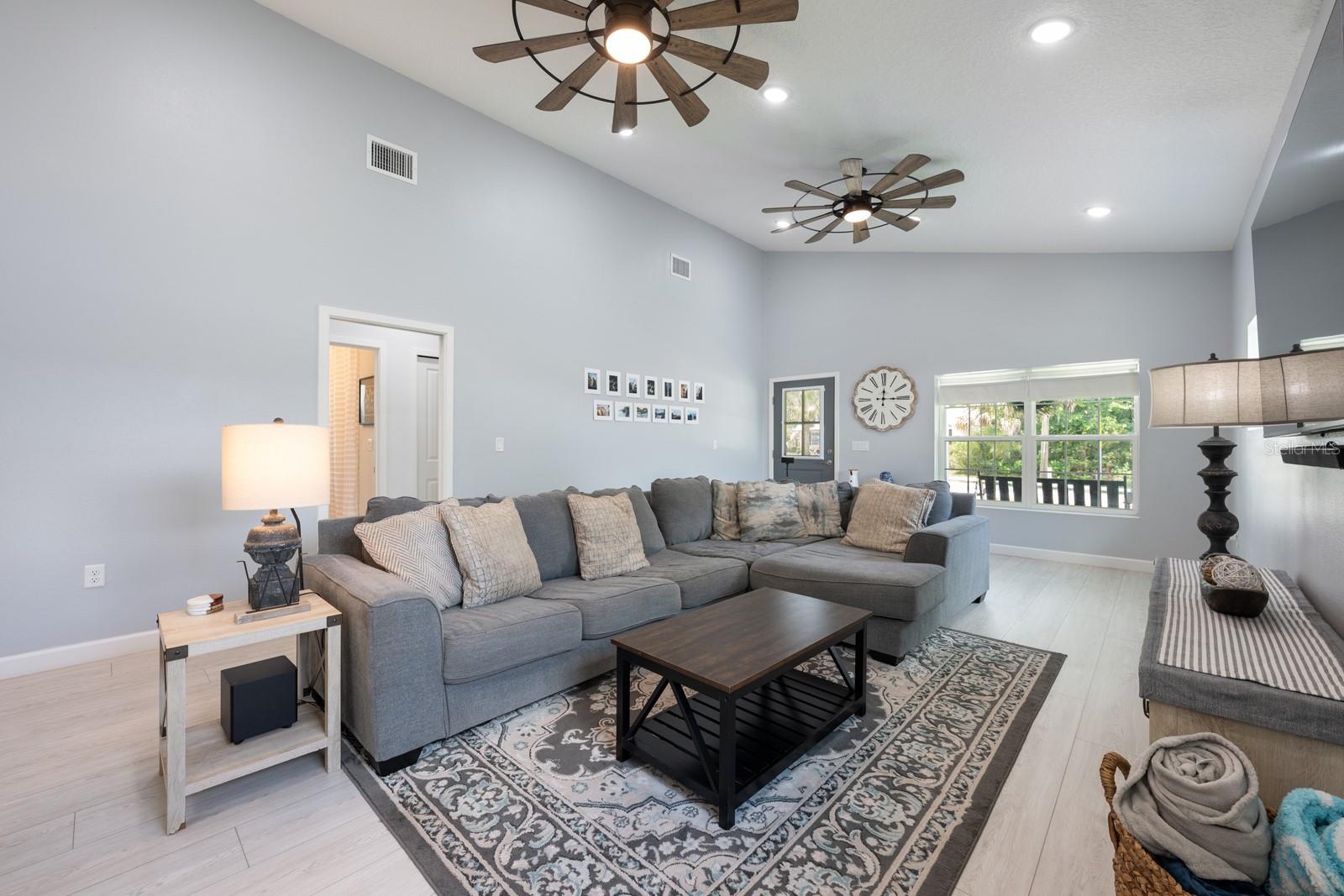 LAKE HELEN - Residential