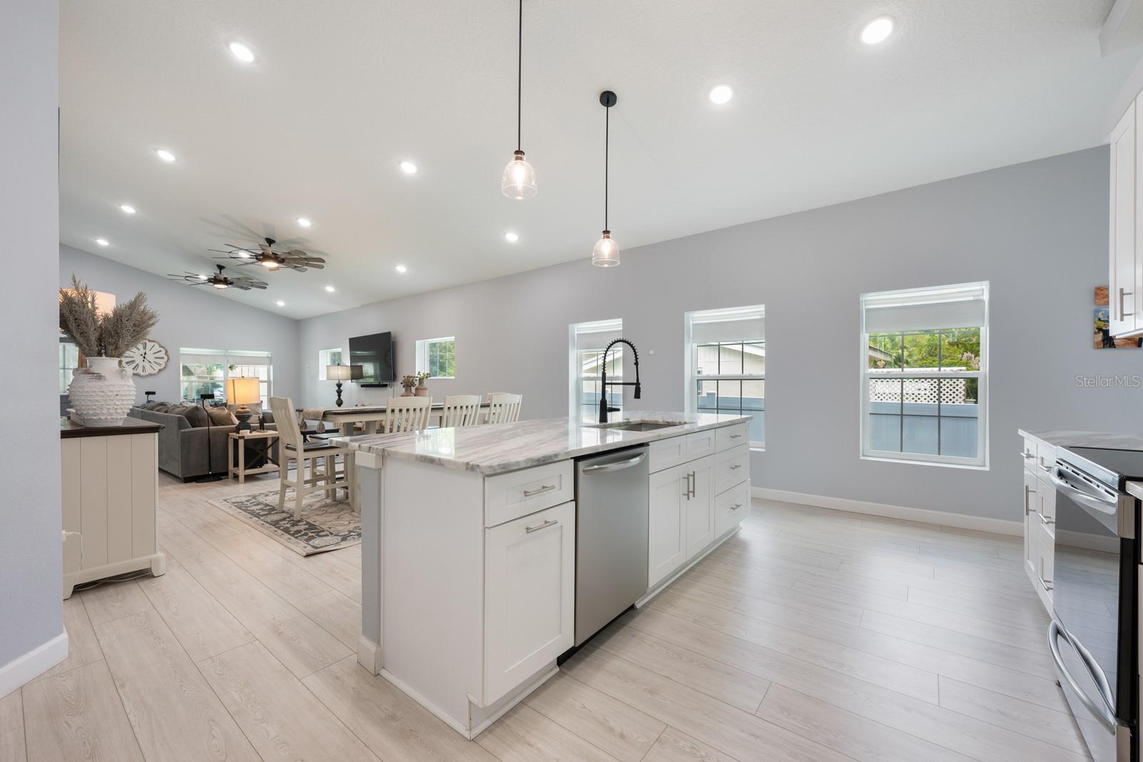 LAKE HELEN - Residential