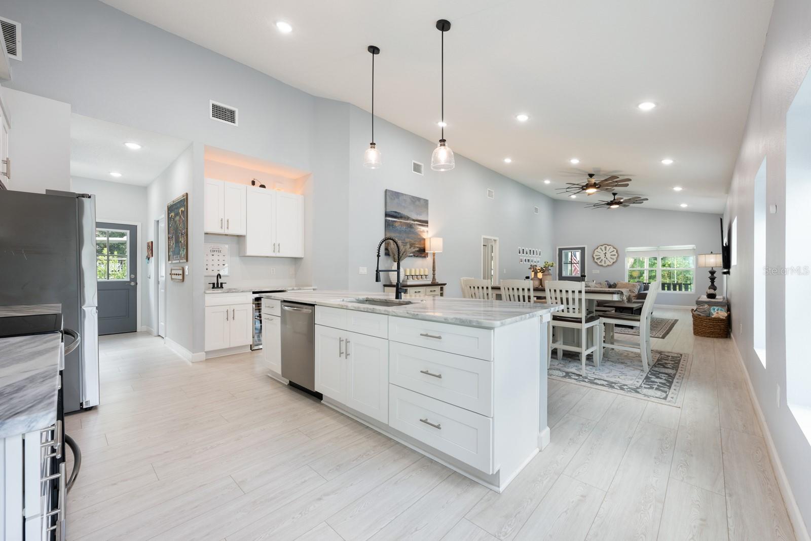 LAKE HELEN - Residential