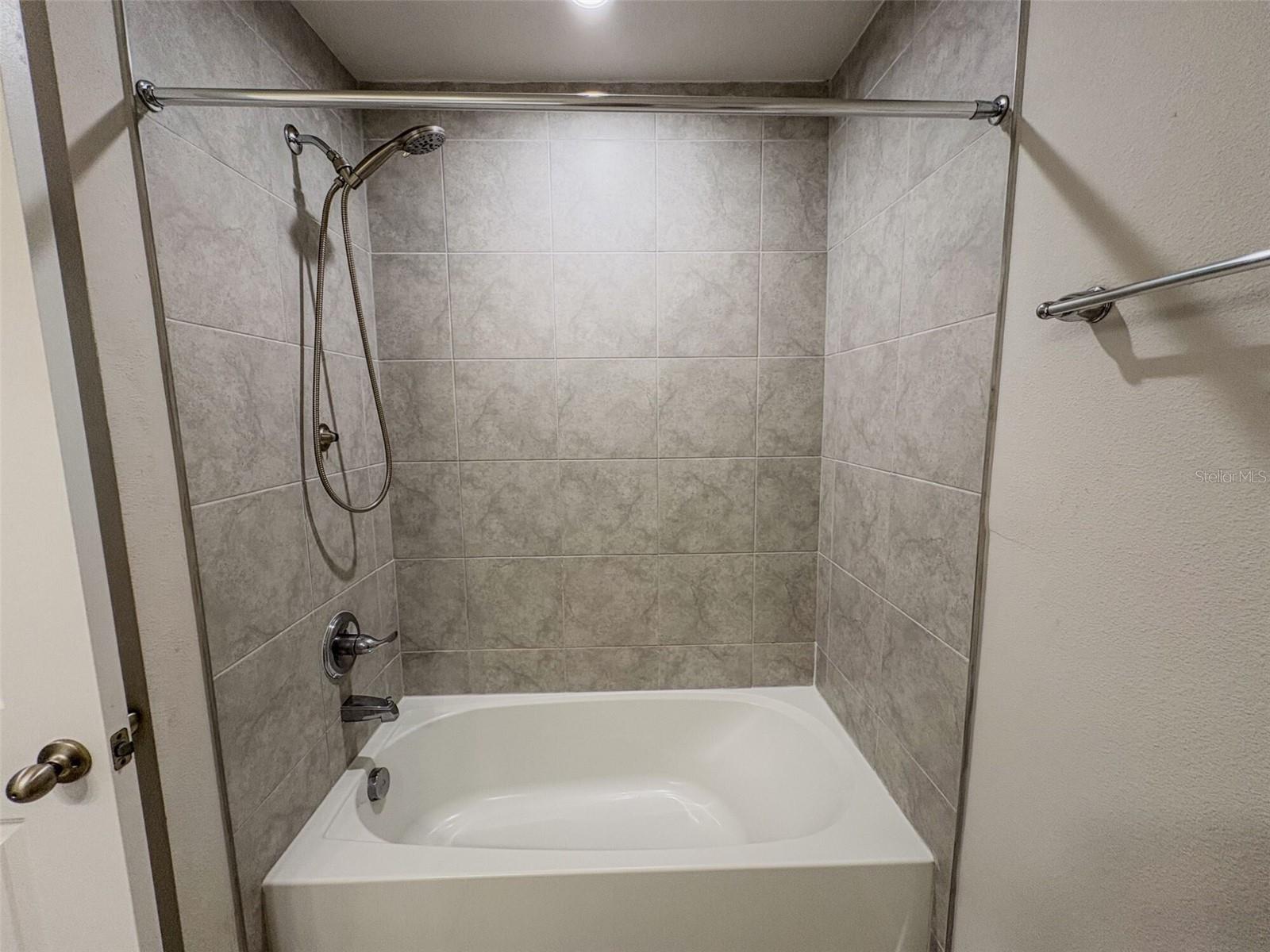 TIMBERS/WILLIAMS LNDG TWNHMS - Residential Lease