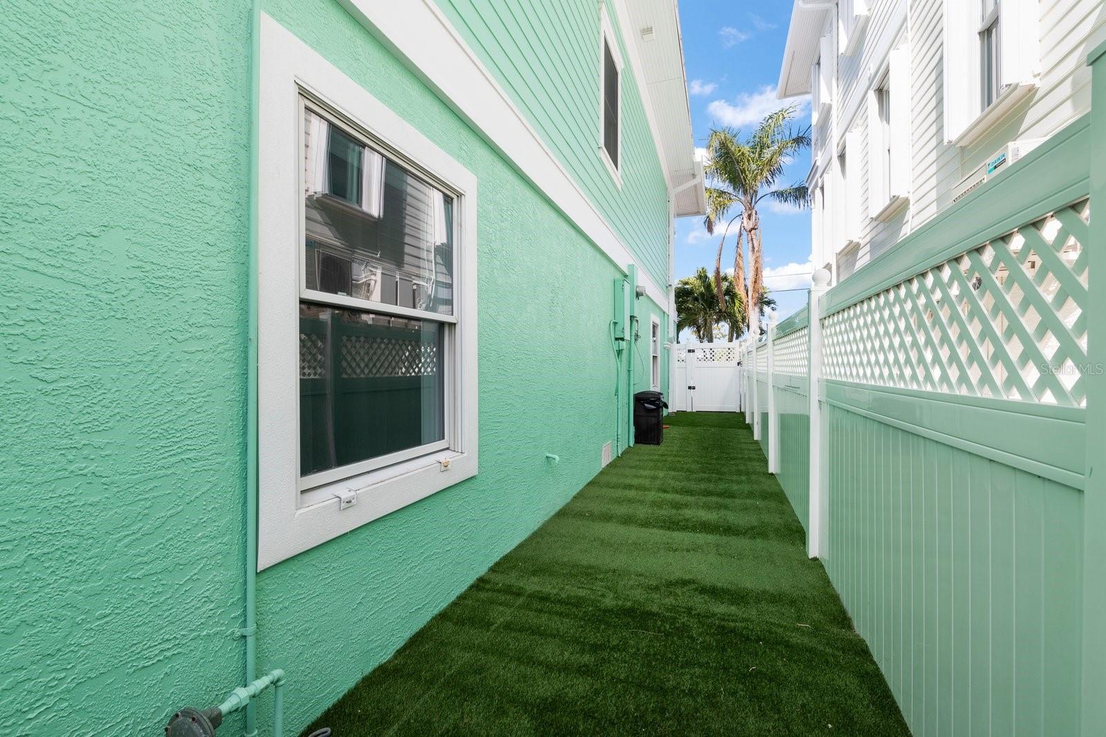 BOCA CIEGA ISLE - Residential