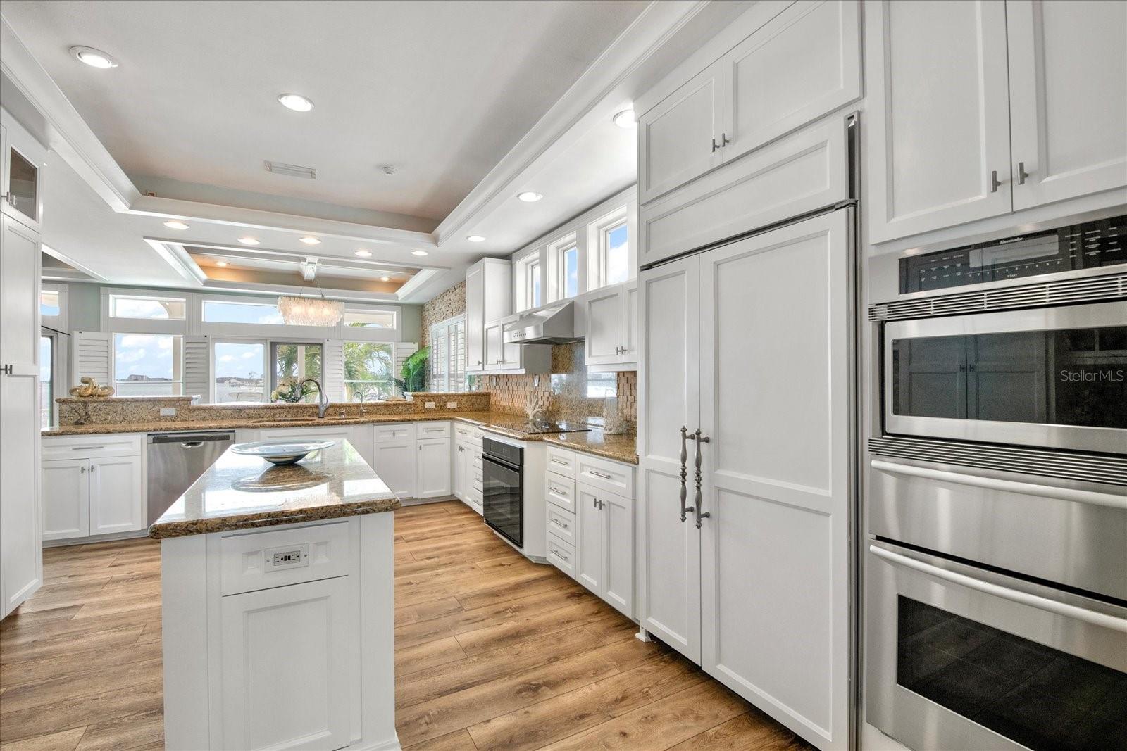 BOCA CIEGA ISLE - Residential