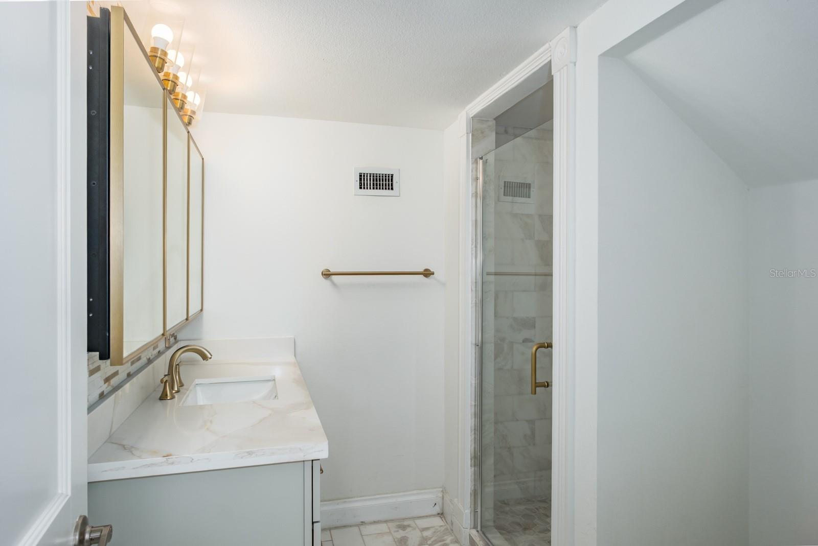 BOCA CIEGA ISLE - Residential