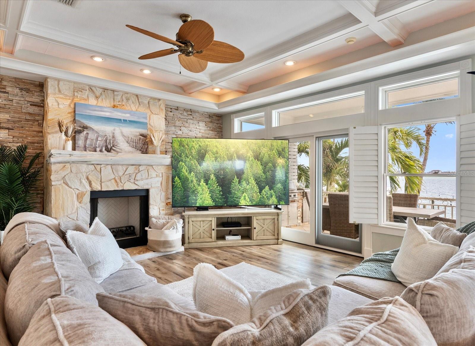 BOCA CIEGA ISLE - Residential