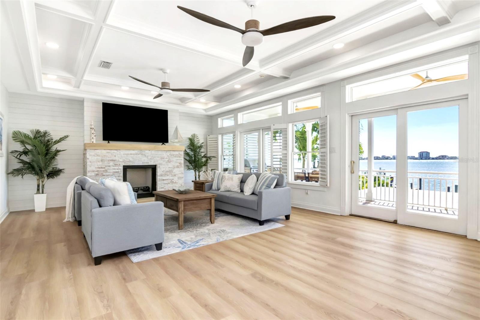 BOCA CIEGA ISLE - Residential