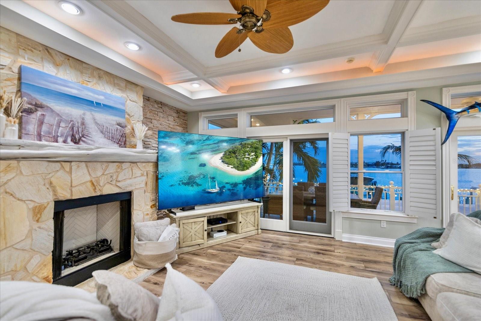 BOCA CIEGA ISLE - Residential