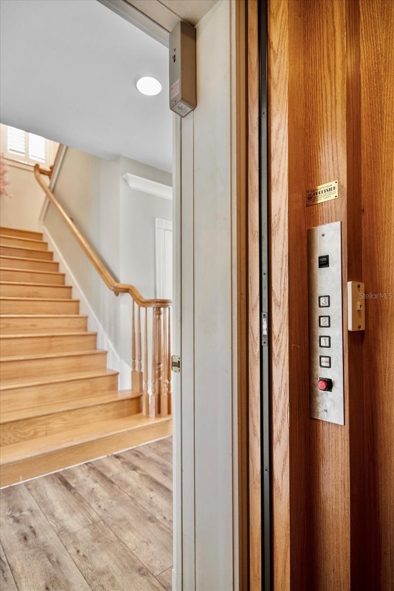 BOCA CIEGA ISLE - Residential