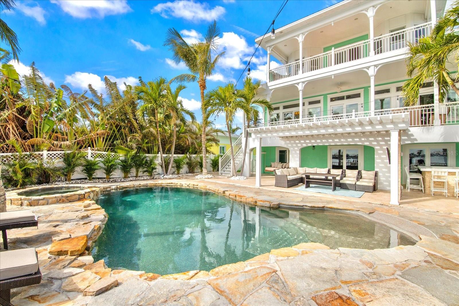 BOCA CIEGA ISLE - Residential