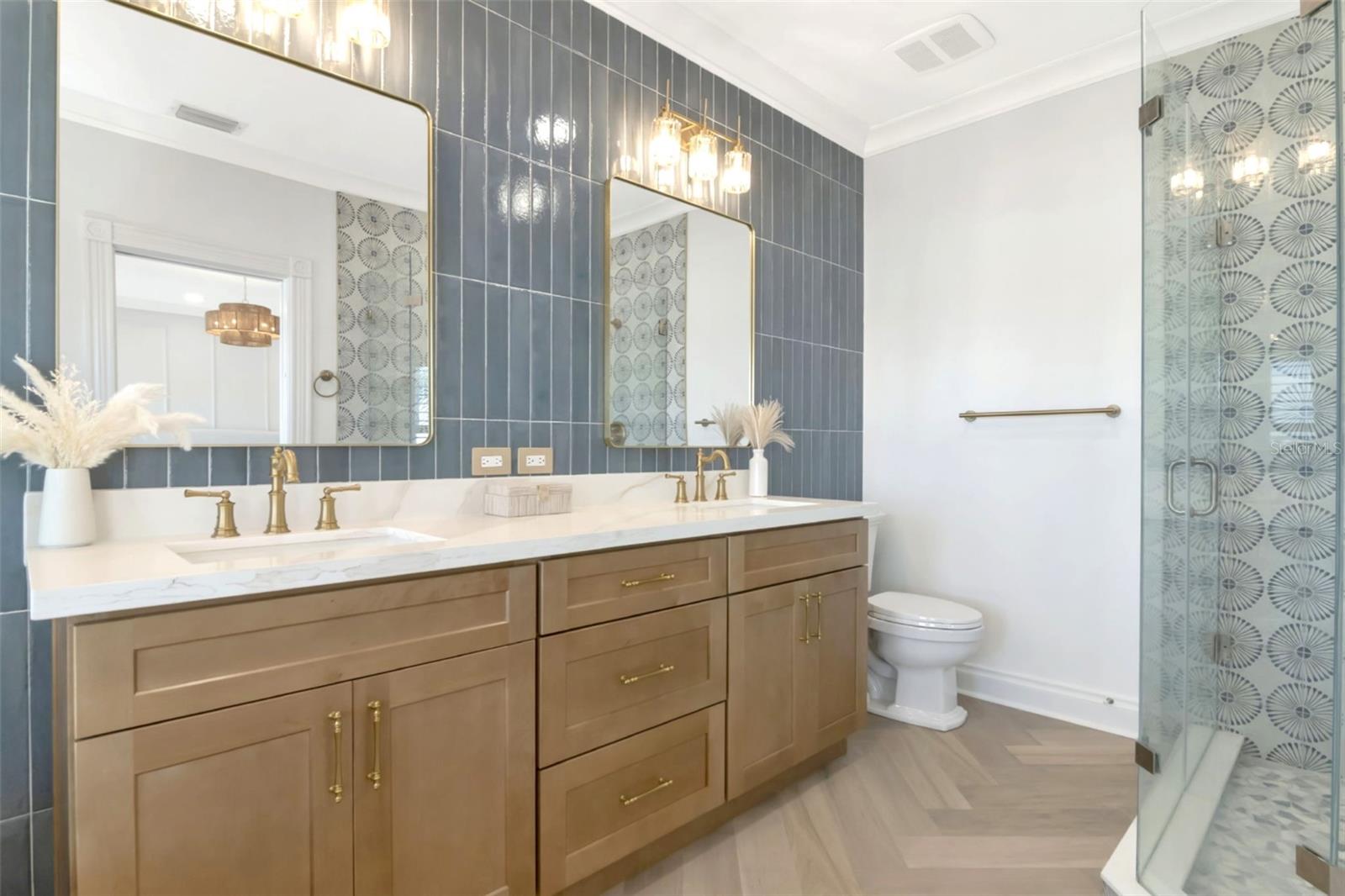 BOCA CIEGA ISLE - Residential