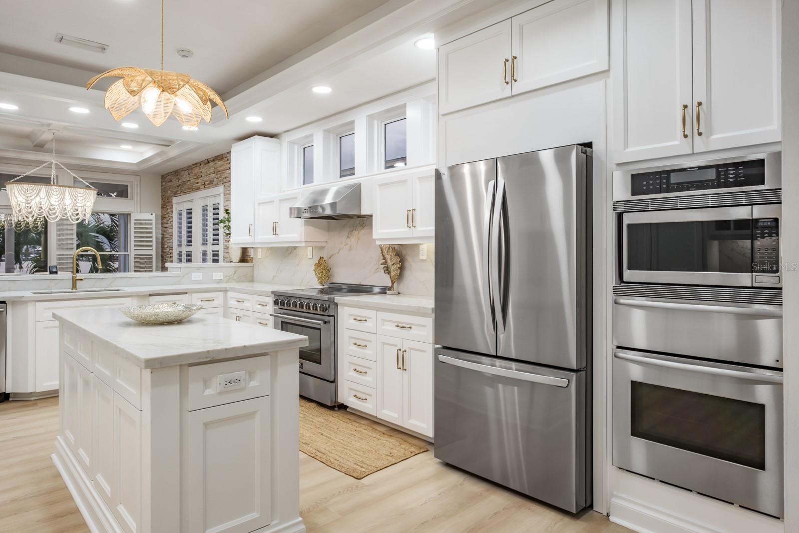 BOCA CIEGA ISLE - Residential