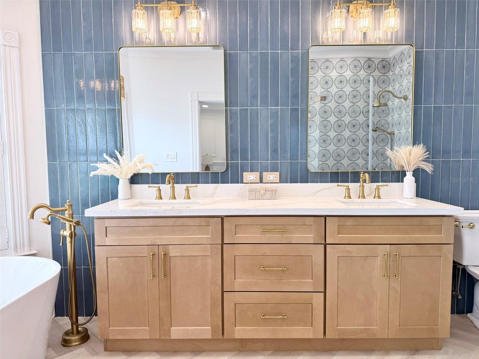 BOCA CIEGA ISLE - Residential