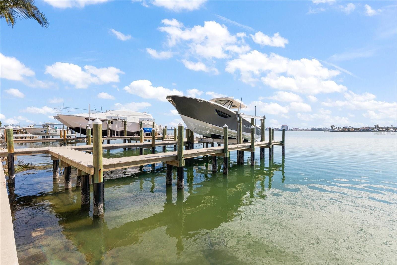 BOCA CIEGA ISLE - Residential