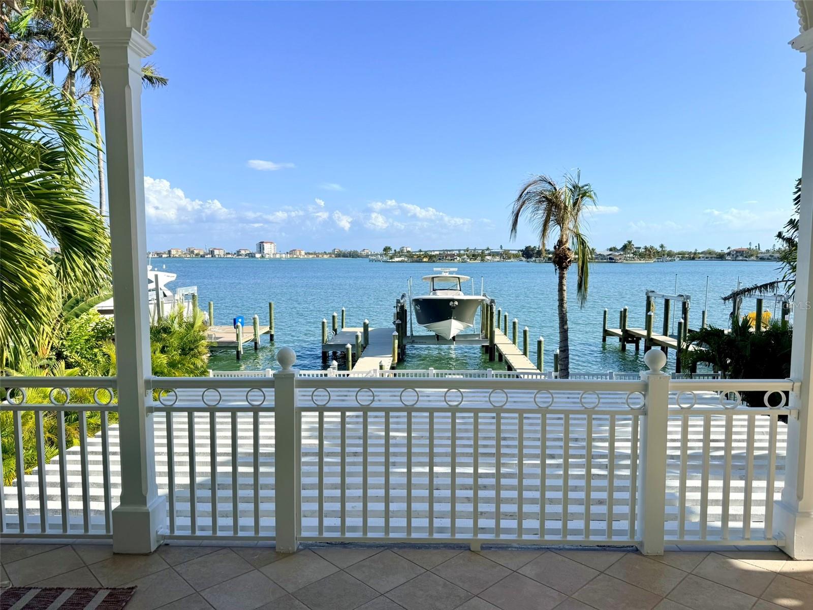 BOCA CIEGA ISLE - Residential