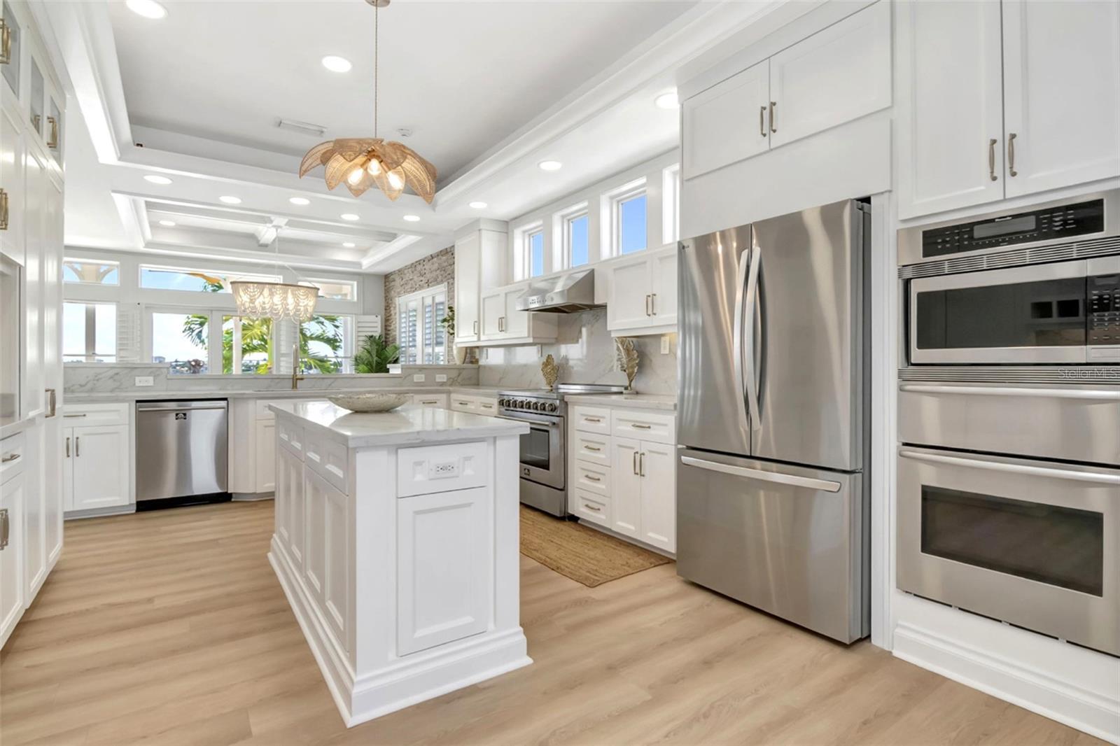 BOCA CIEGA ISLE - Residential