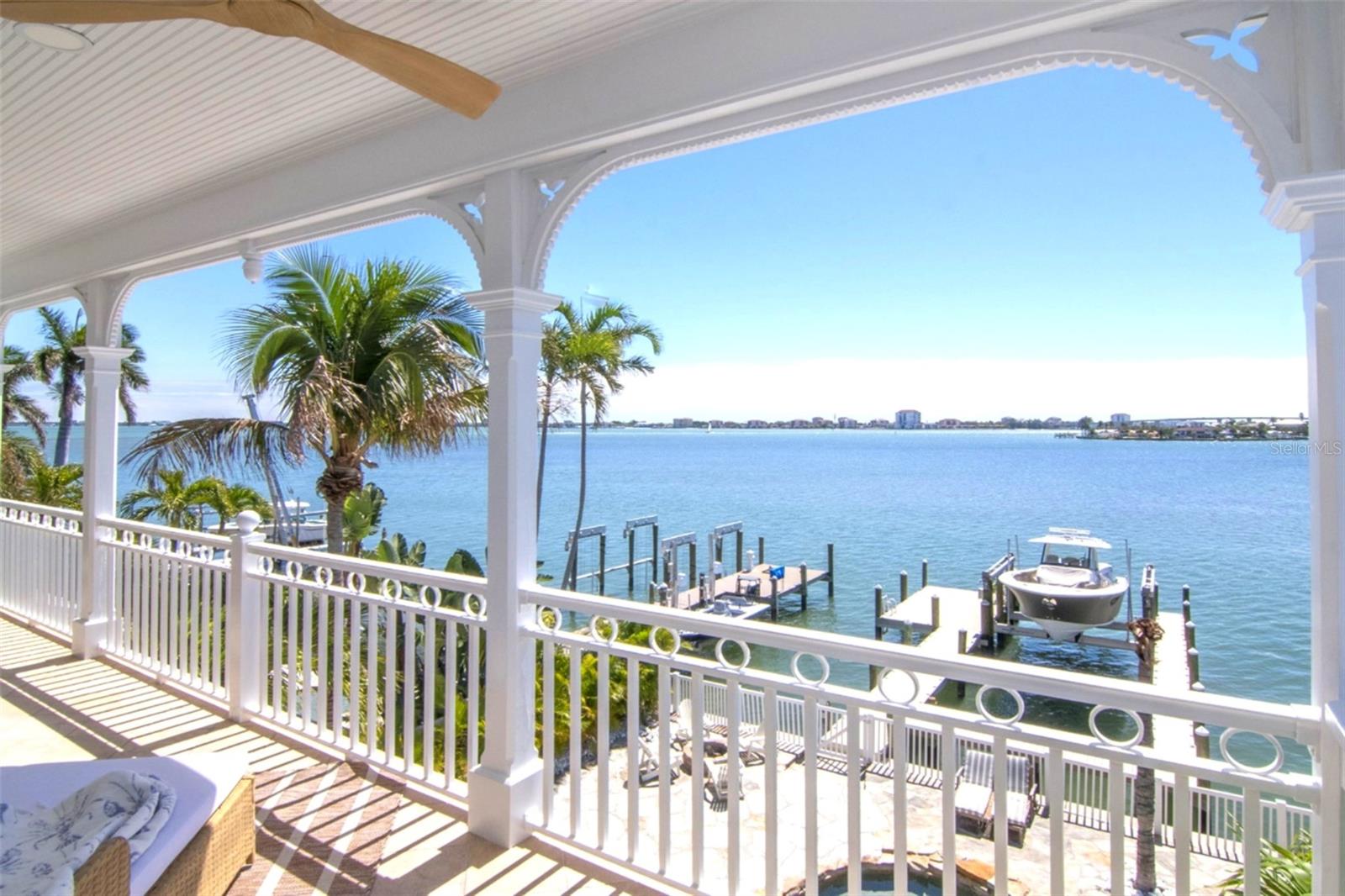 BOCA CIEGA ISLE - Residential