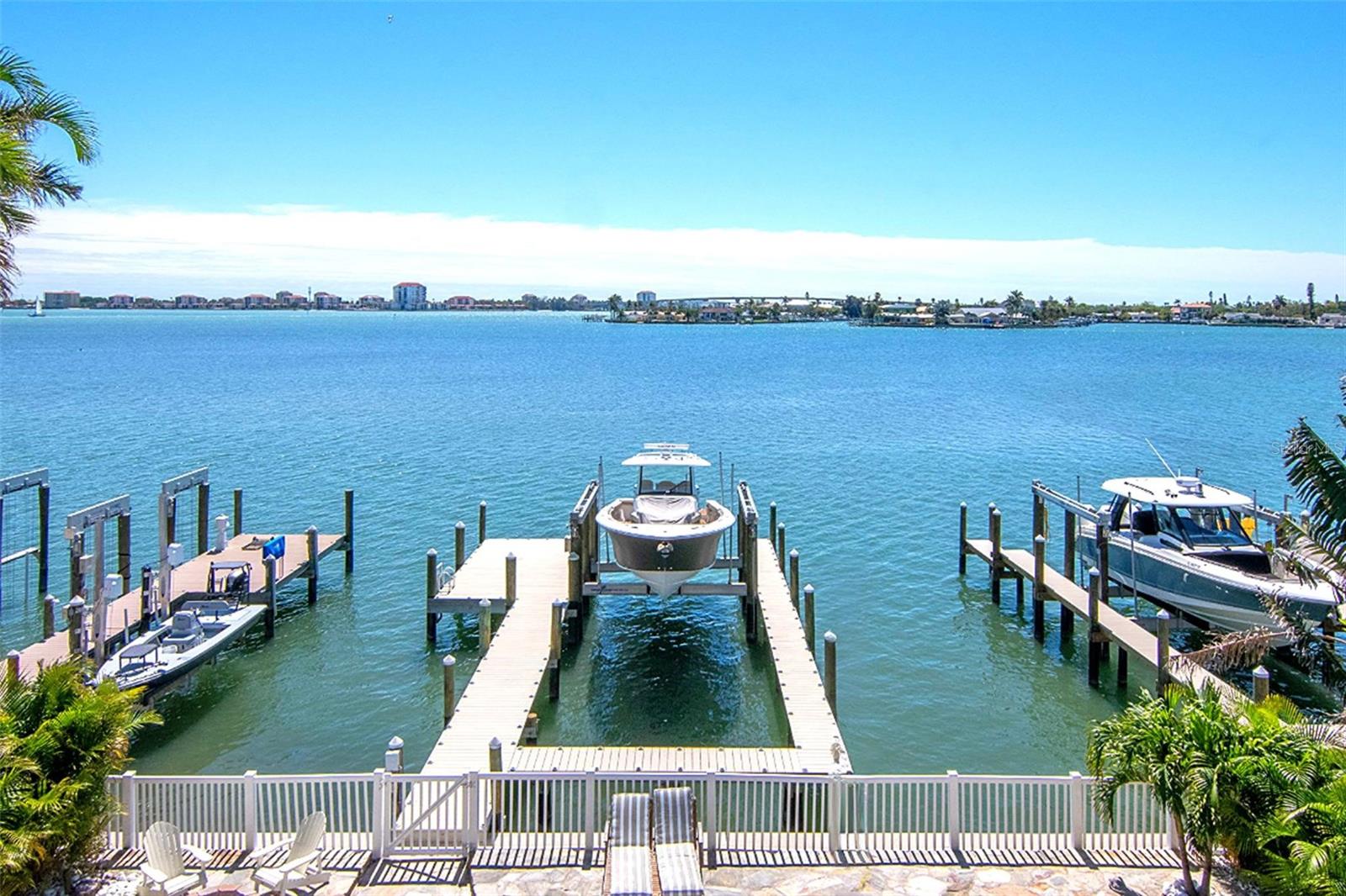BOCA CIEGA ISLE - Residential