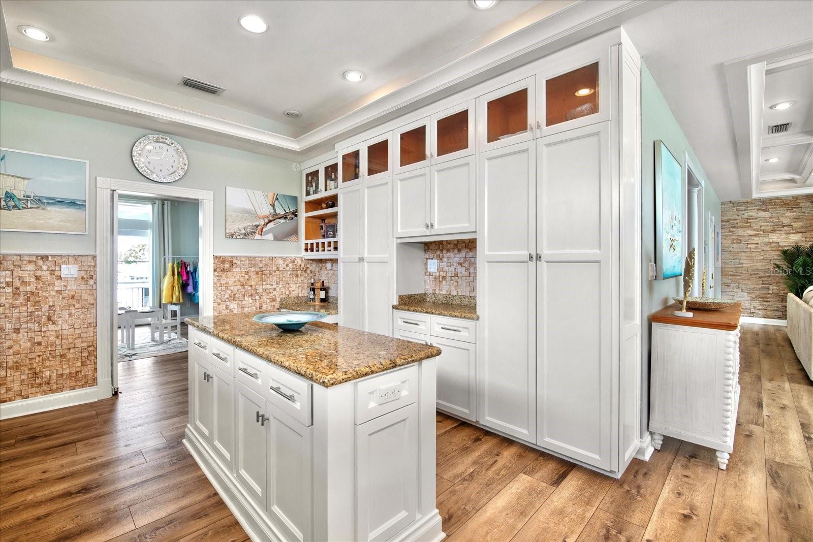 BOCA CIEGA ISLE - Residential