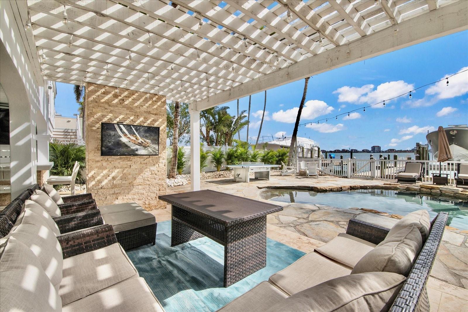 BOCA CIEGA ISLE - Residential