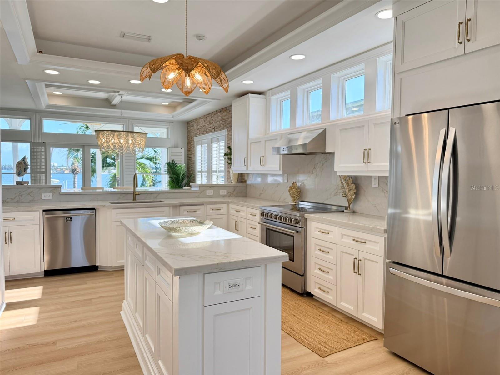 BOCA CIEGA ISLE - Residential