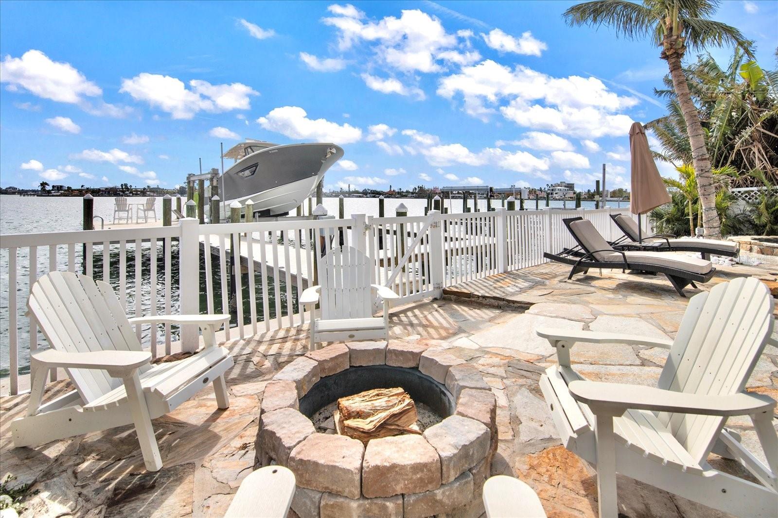 BOCA CIEGA ISLE - Residential