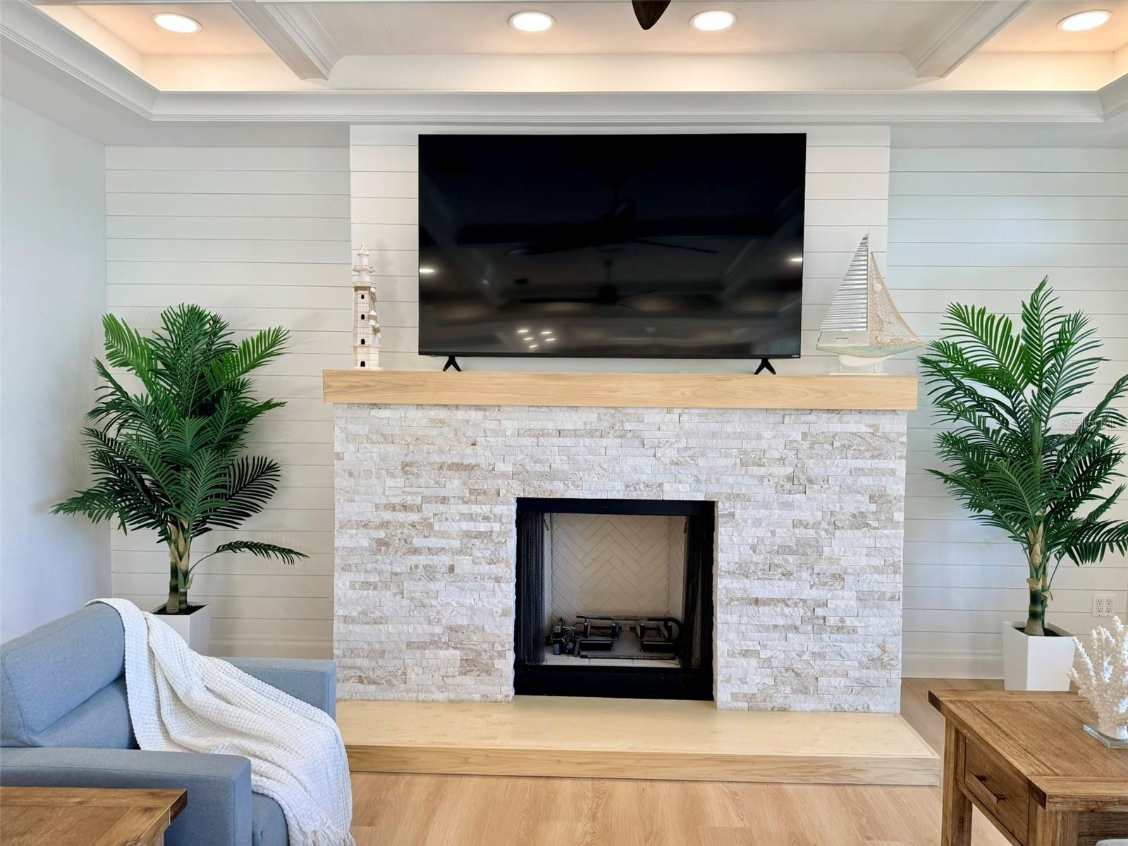 BOCA CIEGA ISLE - Residential