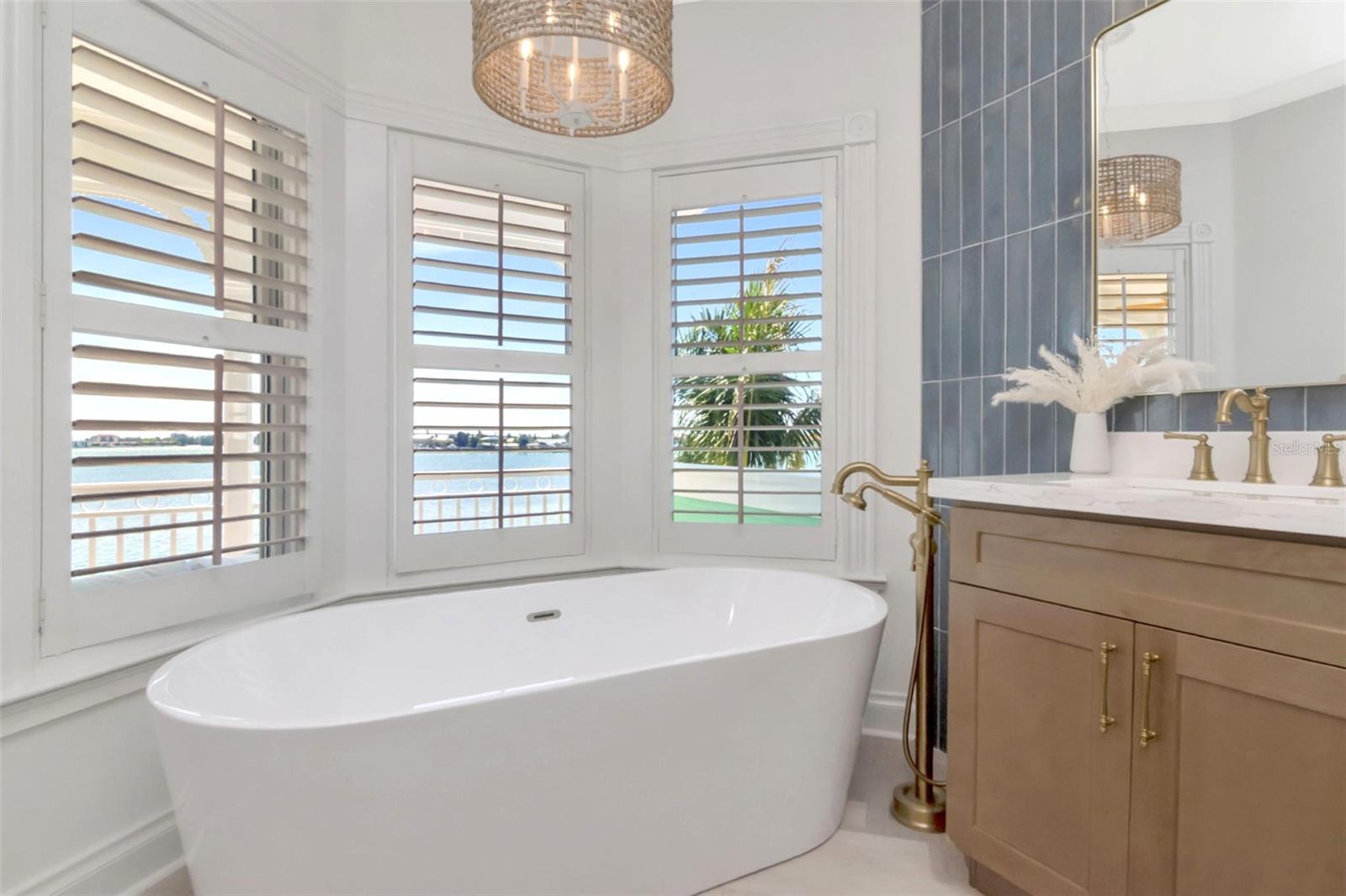 BOCA CIEGA ISLE - Residential