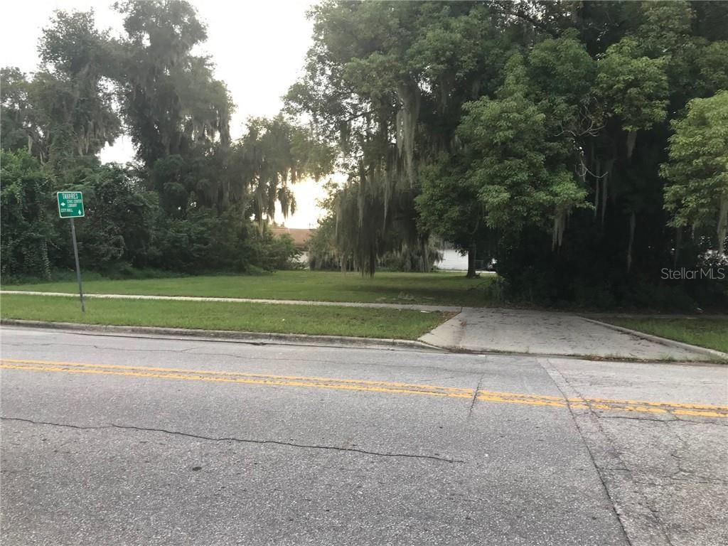 Photo of 315 N Sinclair Avenue, Tavares, FL 32778 (MLS # G5035122)