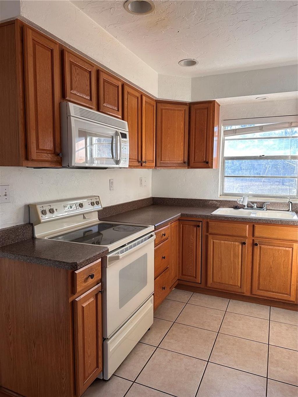 Photo of 4607 7th Avenue W, Bradenton, FL 34209 (MLS # A4681681)