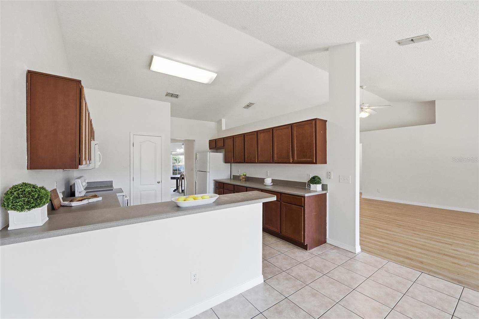 VILLAGE/BLACK BEAR UN #1 - Residential