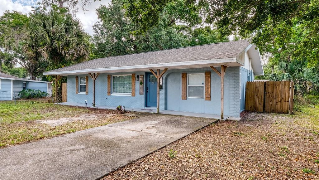 Photo of 2122 Lake Boulevard, Winter Haven, FL 33881 (MLS # S5143521)