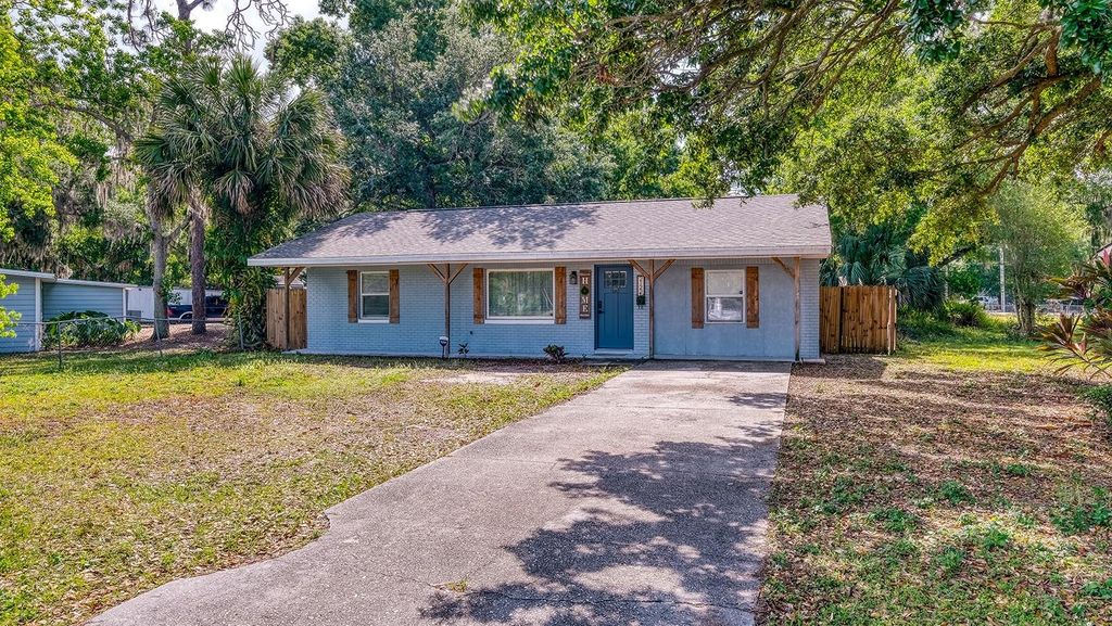 Photo of 2122 Lake Boulevard, Winter Haven, FL 33881 (MLS # S5143521)