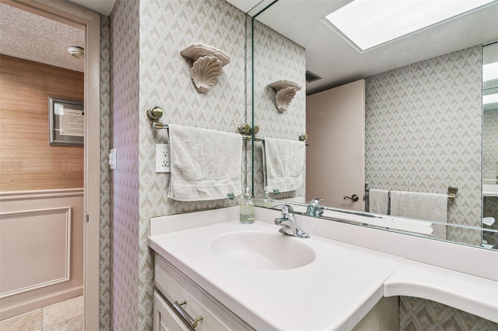 REDINGTON TOWERS BLDG 2 CONDO - Residential