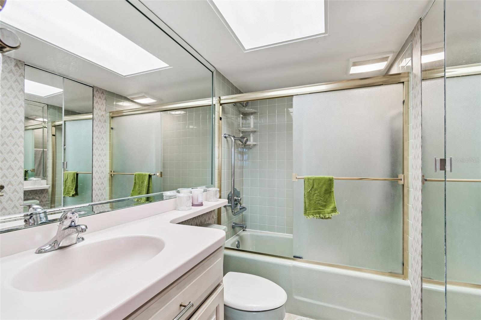 REDINGTON TOWERS BLDG 2 CONDO - Residential