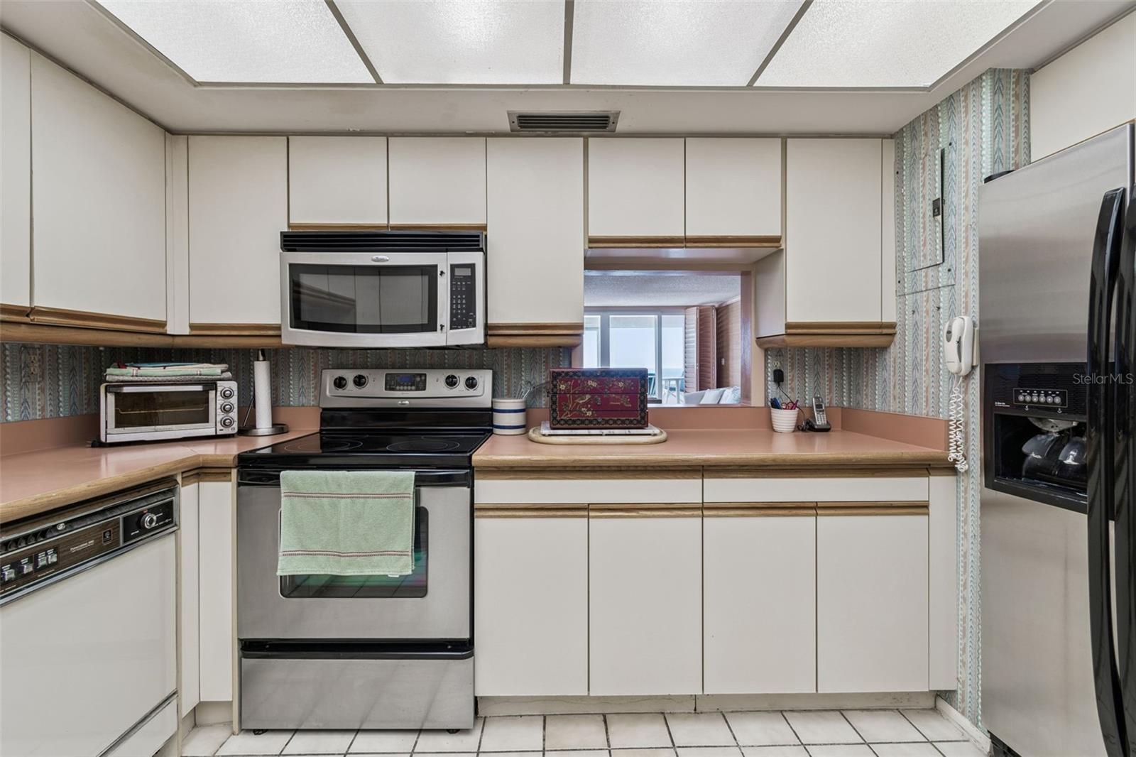 REDINGTON TOWERS BLDG 2 CONDO - Residential