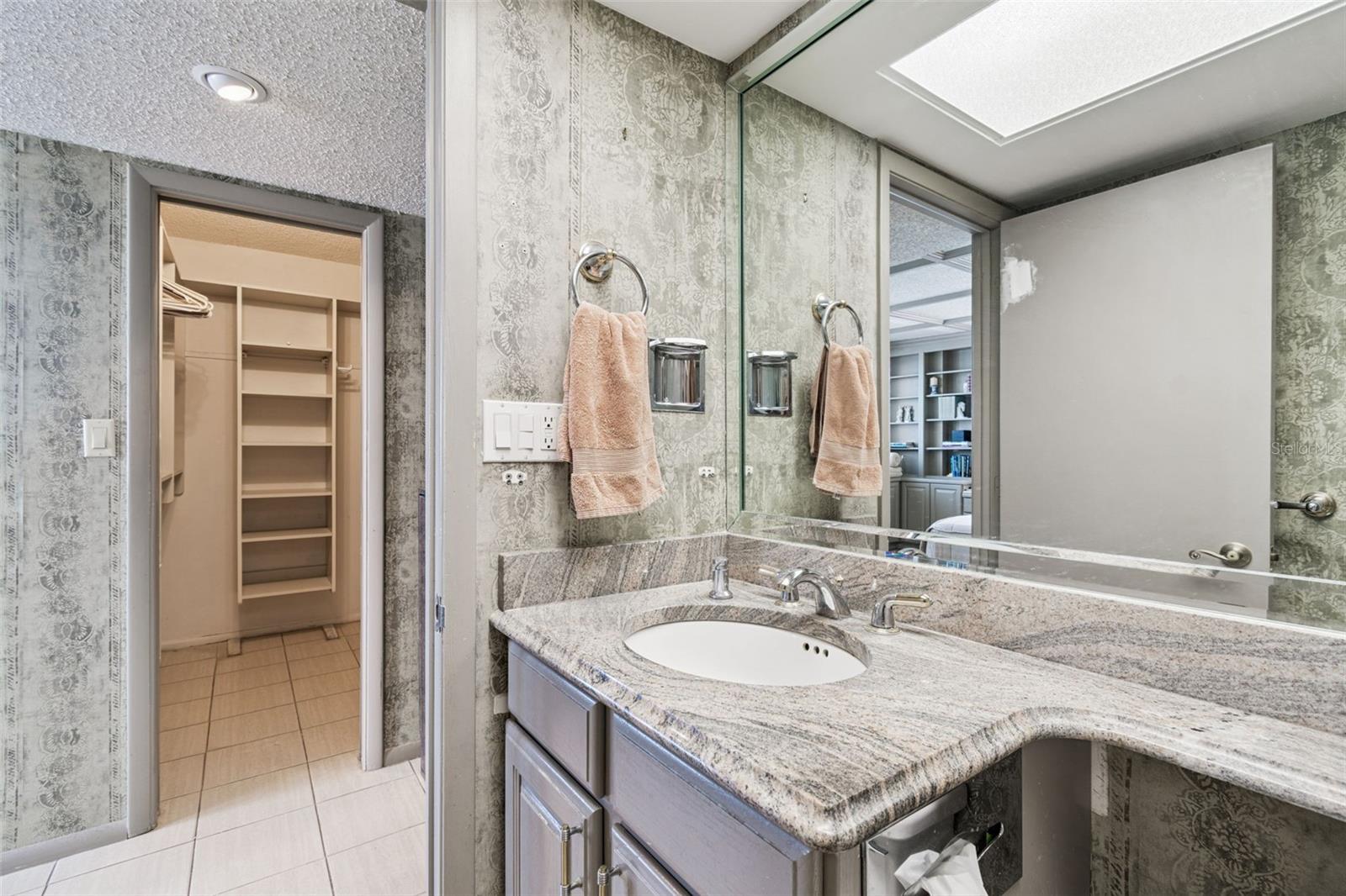 REDINGTON TOWERS BLDG 2 CONDO - Residential