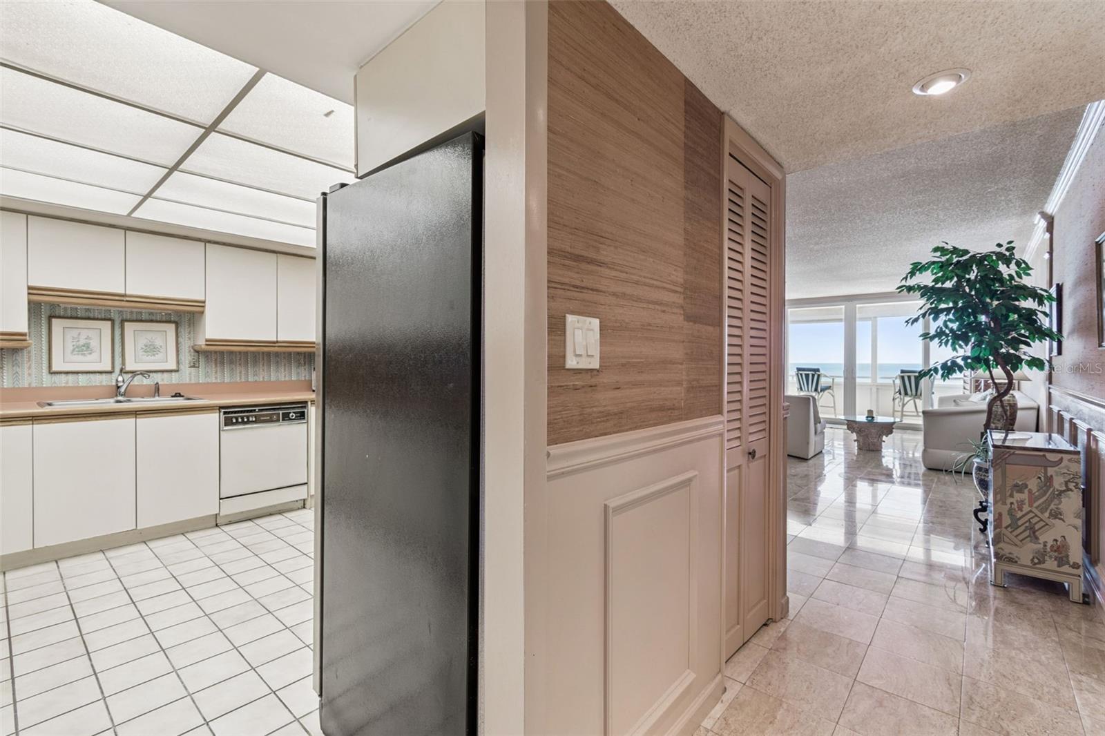 REDINGTON TOWERS BLDG 2 CONDO - Residential