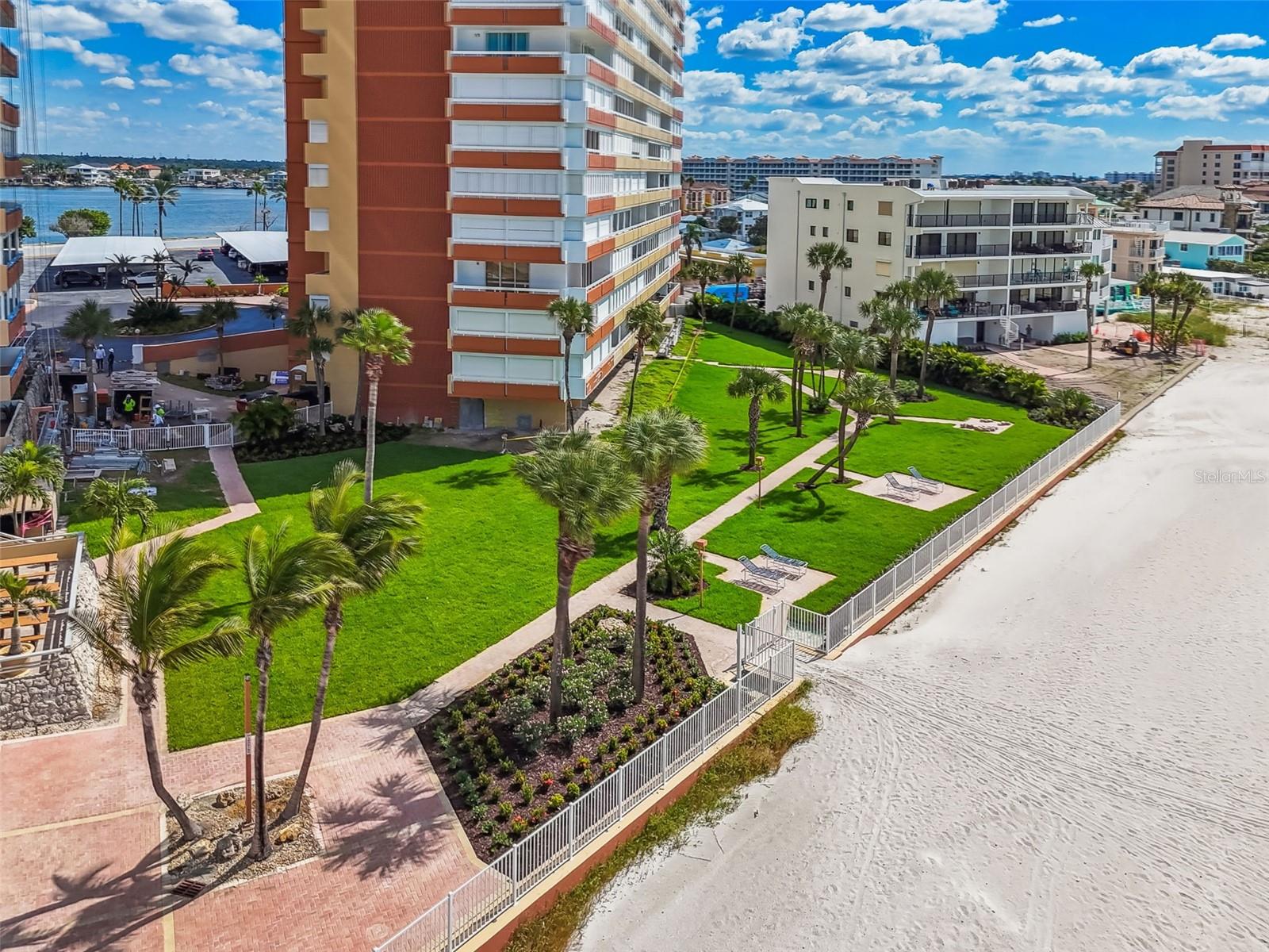 REDINGTON TOWERS BLDG 2 CONDO - Residential