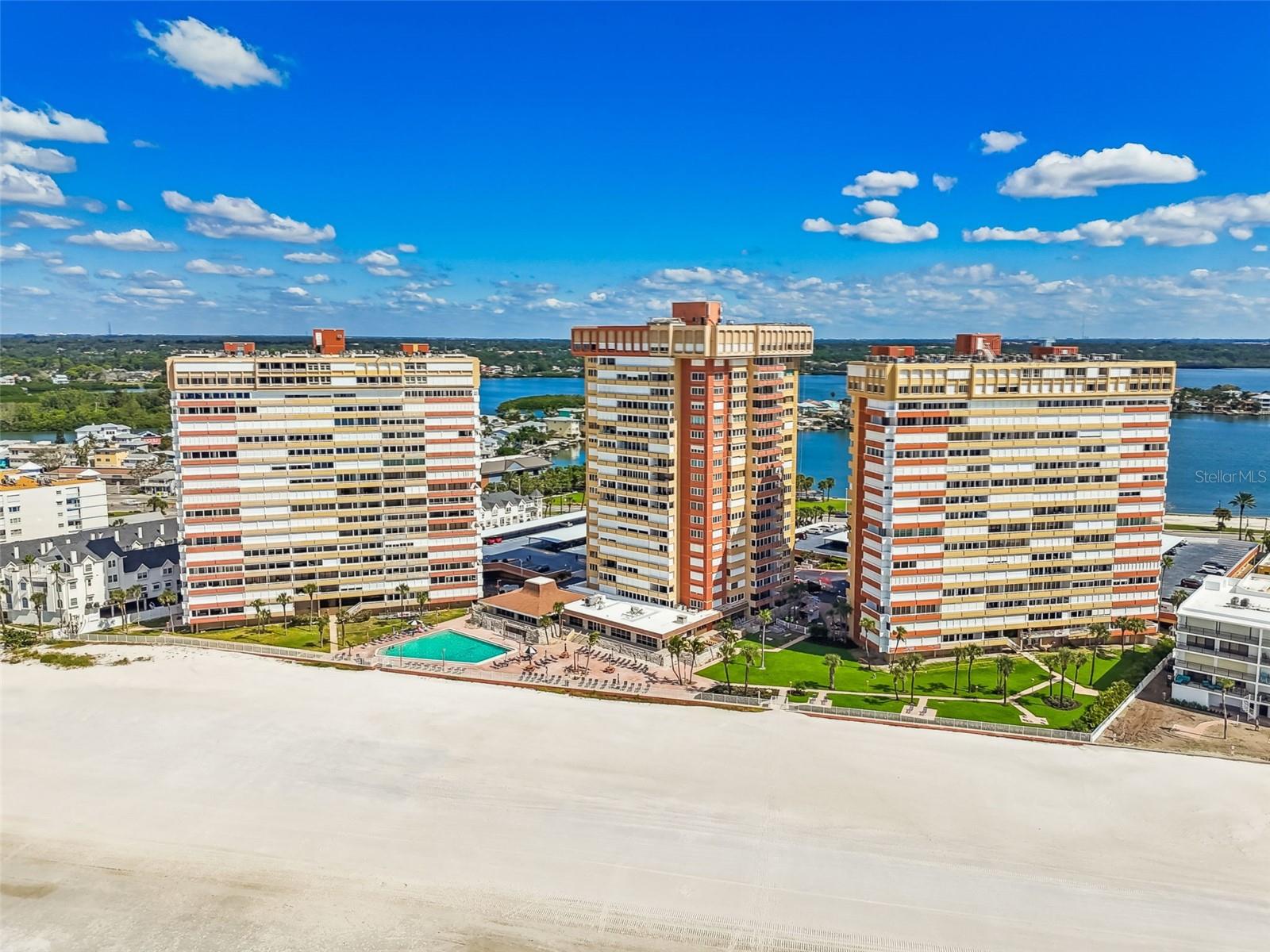 REDINGTON TOWERS BLDG 2 CONDO - Residential