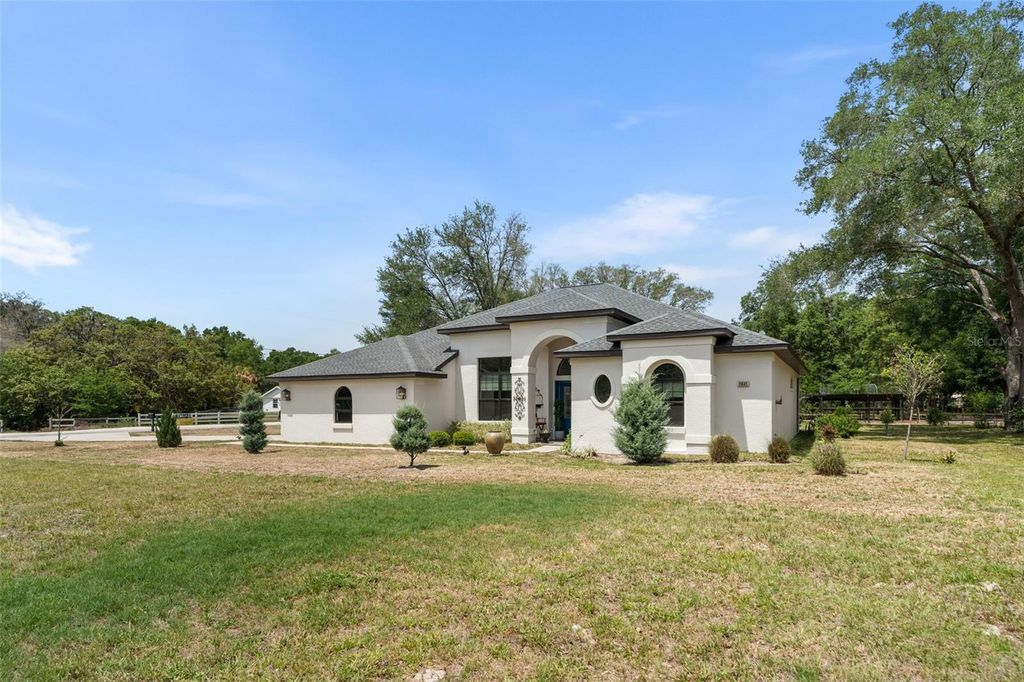 Photo of 11645 SW 134th Court, Dunnellon, FL 34432 (MLS # GC539646)