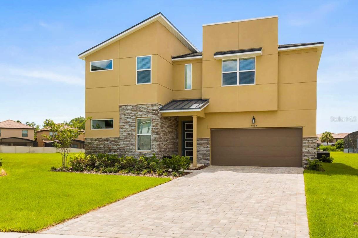 8904 TROPICAL HAVEN COURT