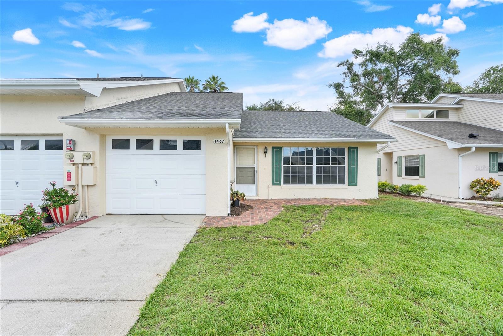 Well-maintained 2BR/2BA end-unit townhouse in the sought-after 55+ community of The Willows in Clermont. Townhomes in this quiet, established neighborhood rarely come to market, making this a special opportunity. This light and bright home offers a spacious living area with large front windows, laminate flooring throughout the main areas, and a functional galley kitchen with abundant cabinet storage and adjacent dining space. Both bedrooms are generously sized and located near the full hall bath and a second bathroom with step-in shower. Enjoy peaceful mornings in the large screened-in back patio overlooking green space.
Additional highlights include an interior laundry room, one-car garage, and a NEW ROOF in 2024. The Willows is an active adult community offering a clubhouse, pool, and lawn maintenance—all with low HOA dues. Conveniently located near shopping, dining, medical offices, and the waterfront trails of Lake Minneola.
Don’t miss out—schedule your showing today!