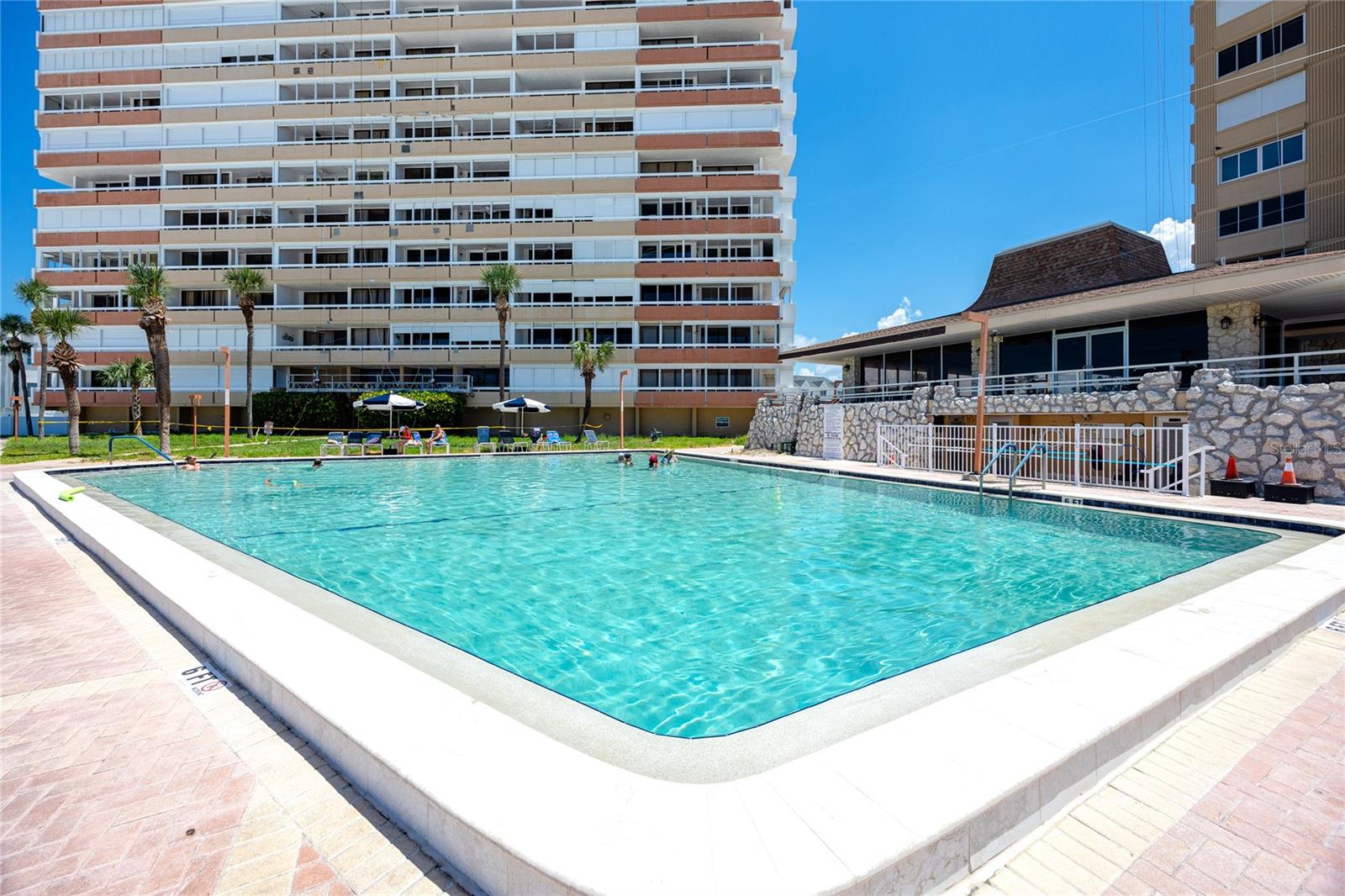 REDINGTON TOWERS 3 CONDO - Residential