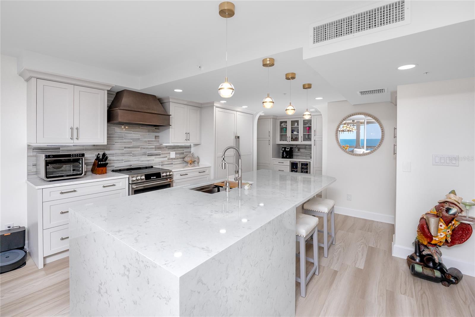 REDINGTON TOWERS 3 CONDO - Residential