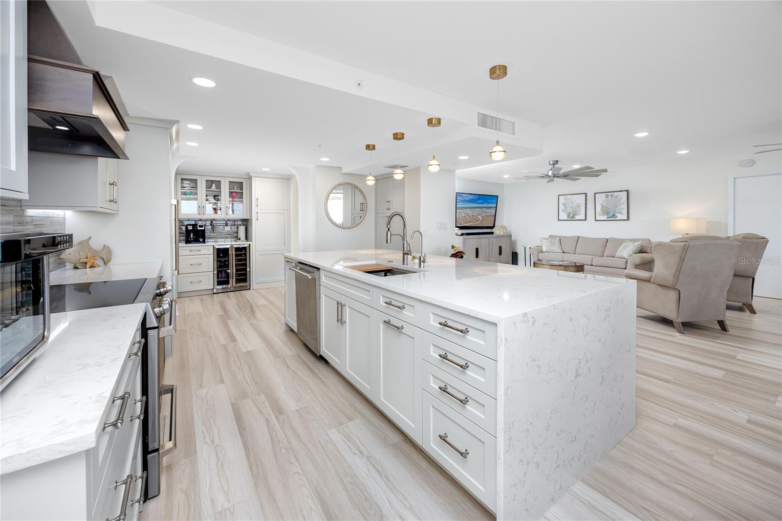 REDINGTON TOWERS 3 CONDO - Residential