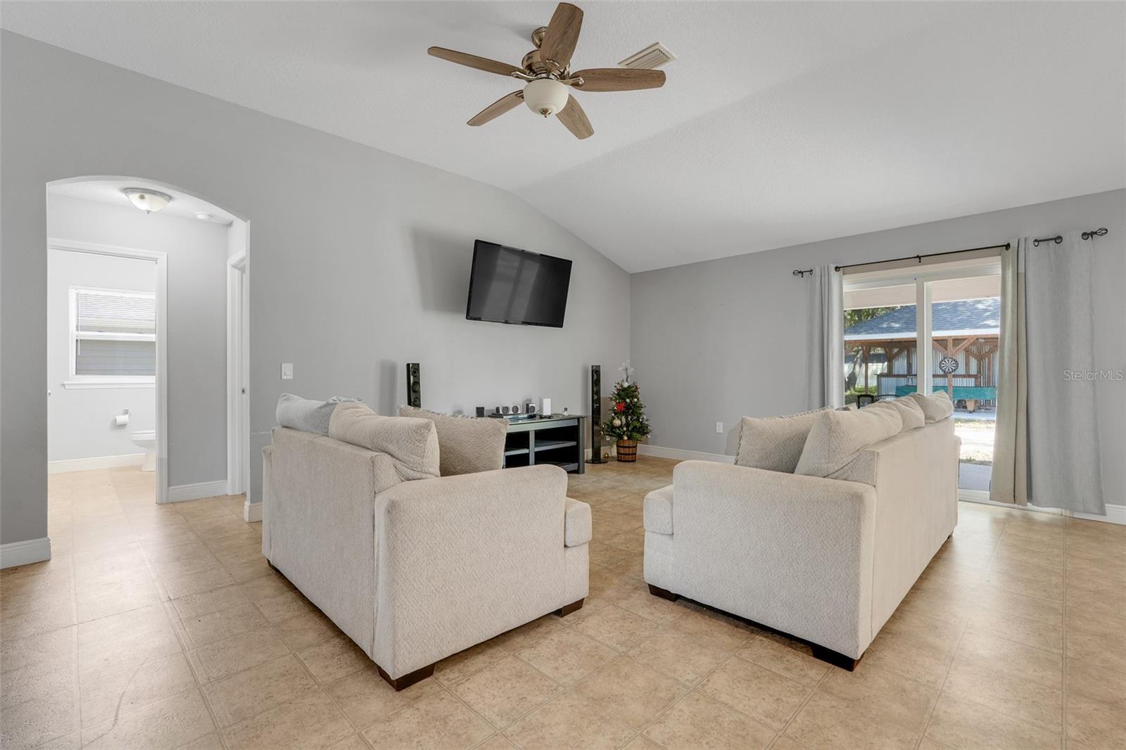 812 DEEP WOOD COURT