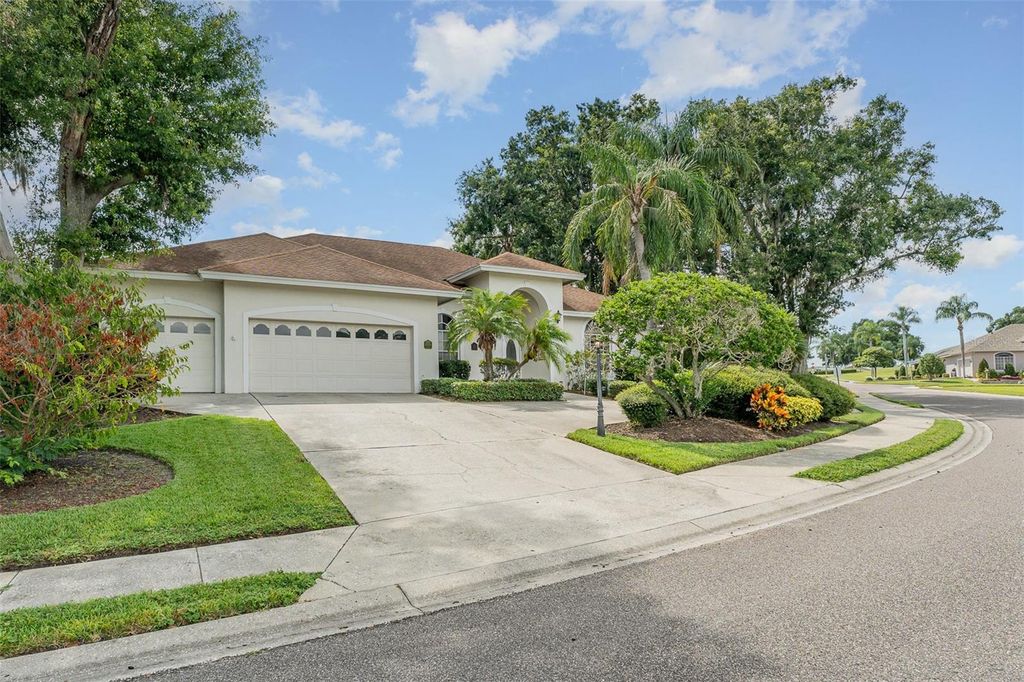Photo of 6850 Huntington Hills Boulevard, Lakeland, FL 33810 (MLS # O6279686)