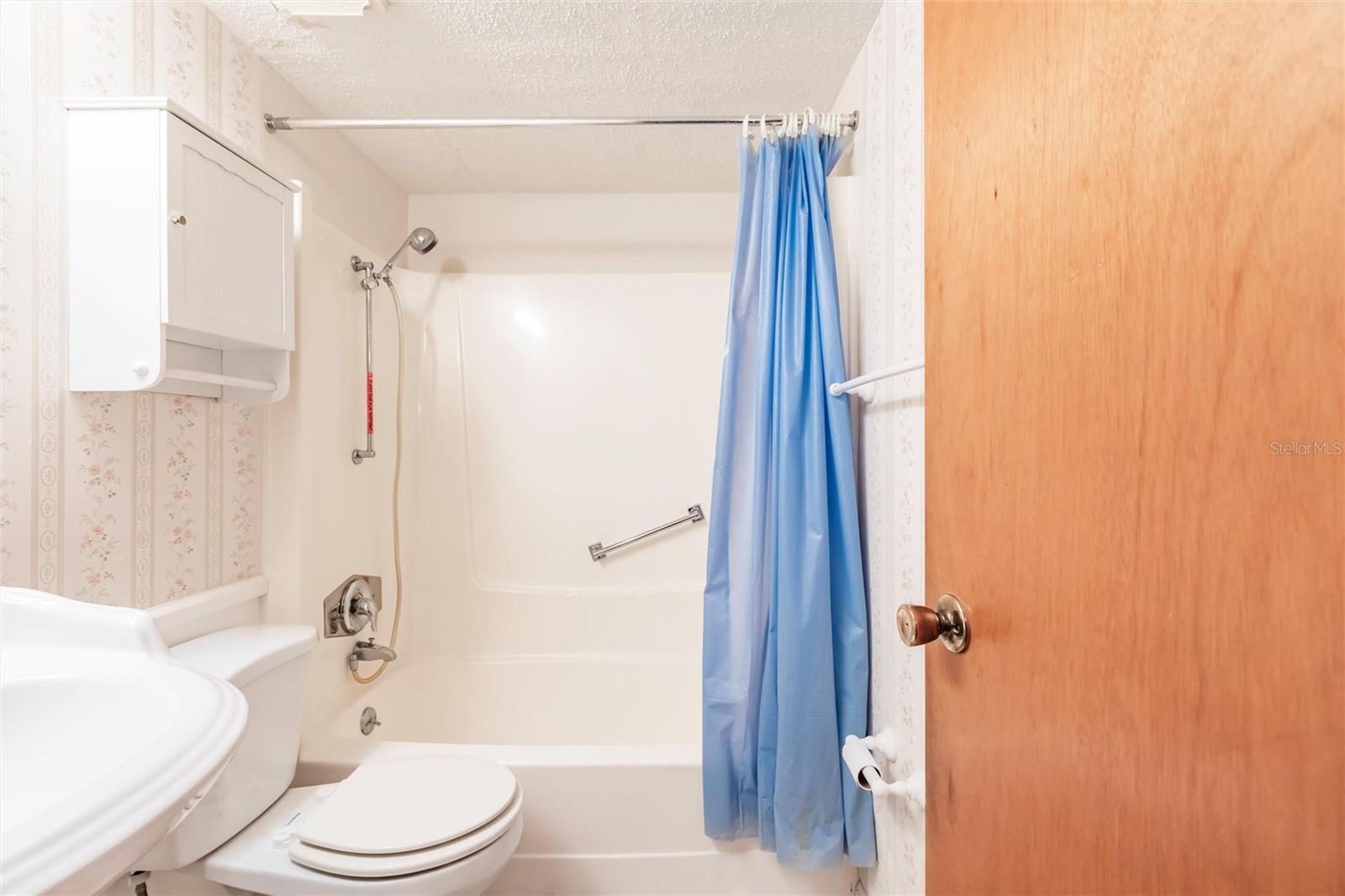 MARIA MANOR - Residential Lease