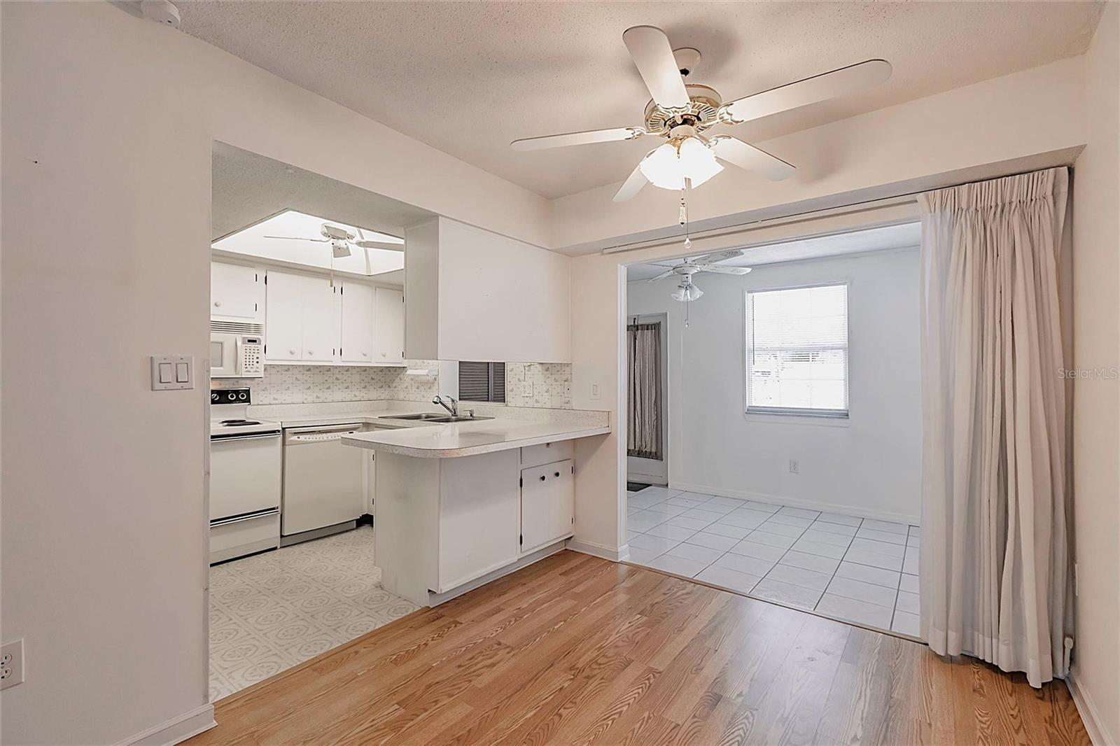 MARIA MANOR - Residential Lease