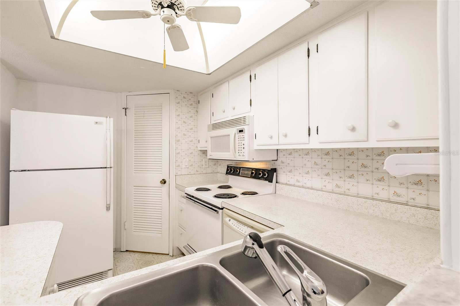 MARIA MANOR - Residential Lease