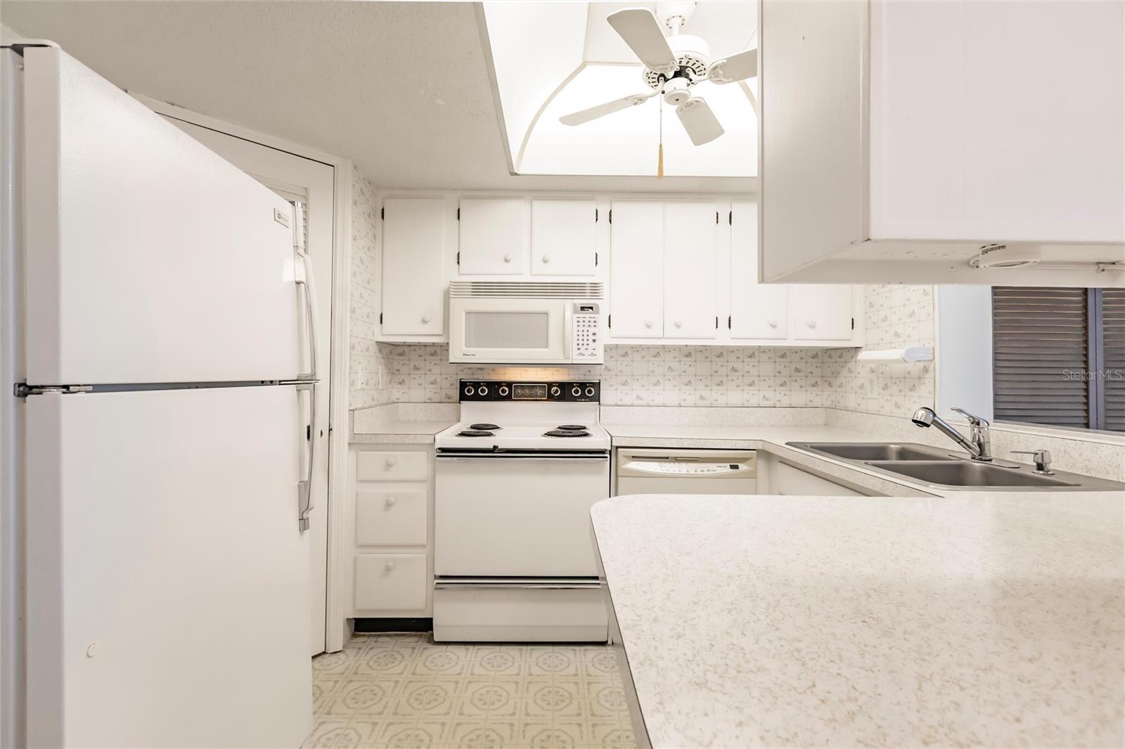 MARIA MANOR - Residential Lease